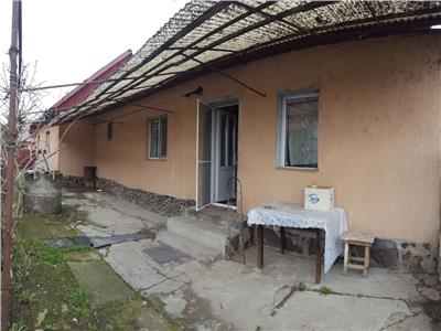 Casa cu 3 camere in Ungheni cu 580 mp teren, acces auto.