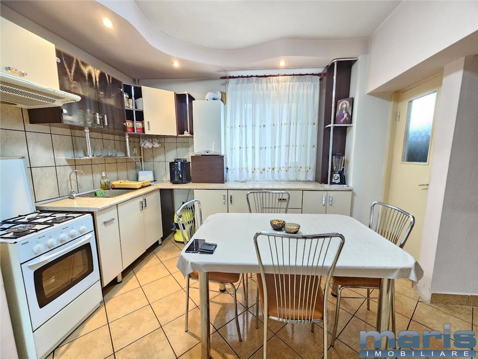 Apartament 3 camere Tudor etaj 2 cu balcon 16 mp zona Fortuna