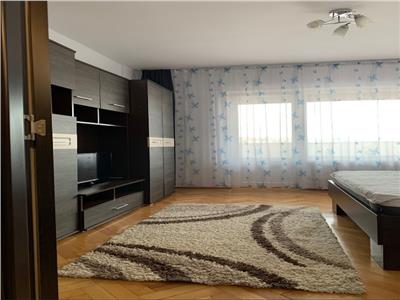 Vanzare apartament 1 camea Centru etaj 3 cu lift, mobilat si utilat.
