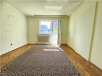 Apartament cu 3 camere cartier Dambul Pietros