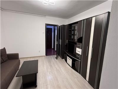 Tudor zona Dacia etaj 1 garsoniera mobilata utilata curata.