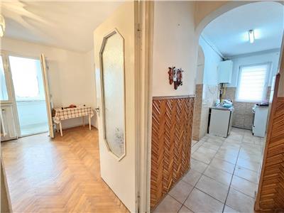 Apartament 3 camere etaj 3 Dambu langa Piata