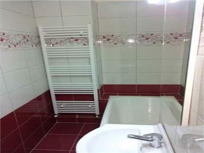 Tudor zona Diamant etaj 2 garsoniera mobilata si utilata.