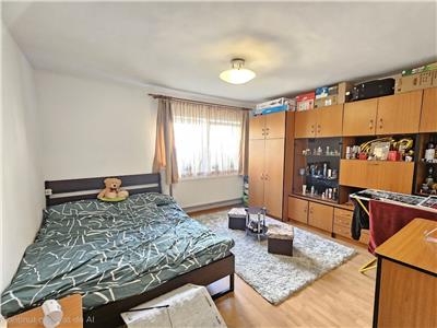 Tudor zona Diamant etaj 2 garsoniera mobilata si utilata.