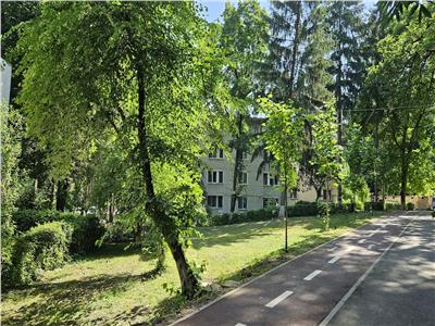 Apartament 3 camere et 2 zona 7 Noiembrie langa UMF Spitale Cornisa